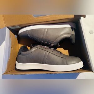NIB Royal Class Dress Sneakers Mens Sz 9
